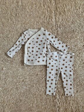 ✨ (5 for $20) Cream Ribbed Baby Two-Piece Set with Brown Flowers